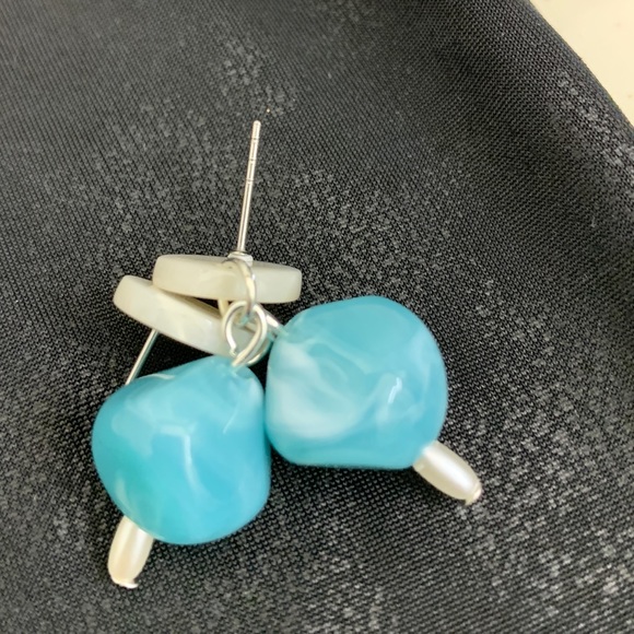 Tortoise shell acrylic earrings - Picture 3 of 4